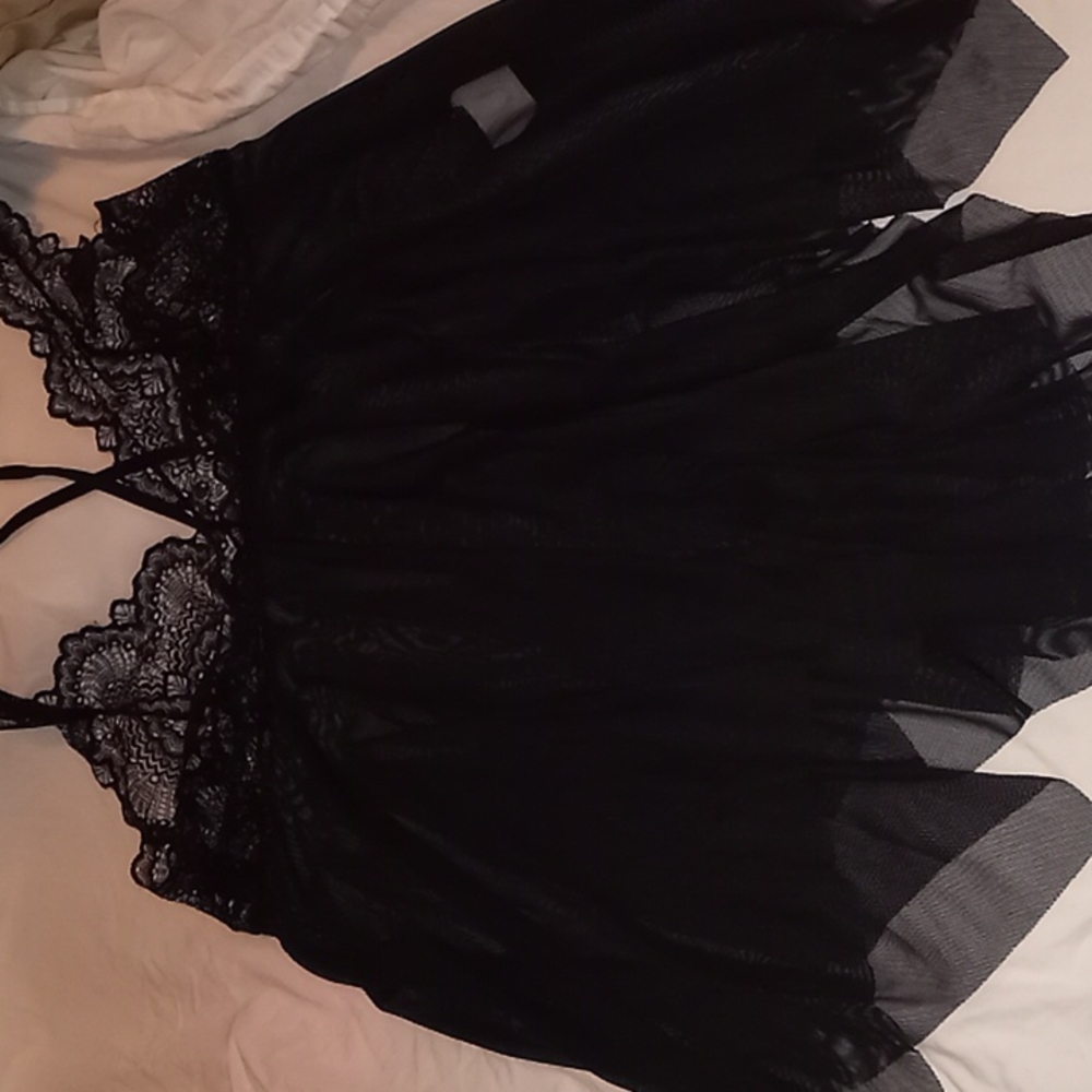 Night ware XL 95% Polyester and 5% Spandex made in China